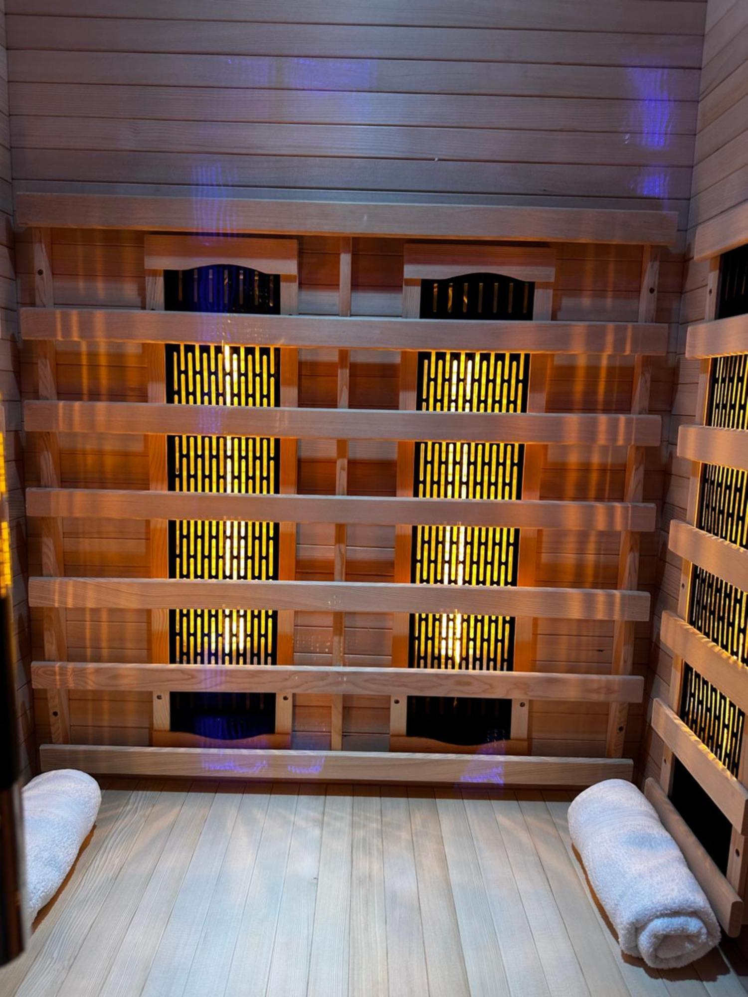 Stylish Natural With Sauna - Heroes Square Appartamento *